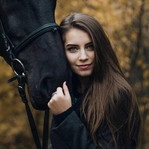 EmyHmd's profile picture. أبني هوية شركتك وأعزز شهرة نشاطك، عبر كتابة المحتوى الإبداعي المقروء والمسموع والمرئي. مدربة واستشارية في صناعة المحتوى الرقمي.