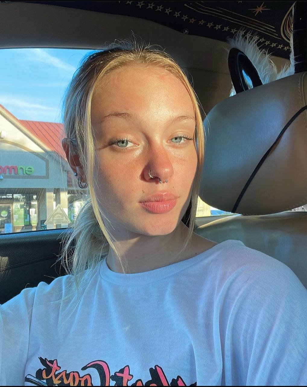 brookly74962259's profile picture. top 1% cum see why on 
my main account 😏 @bbrooklynnrose