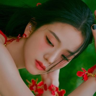 this user is crying over jenchulichaeng.
• JISOO SOLO ERA •