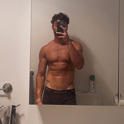 6’2 23 year old Aussie 🇦🇺