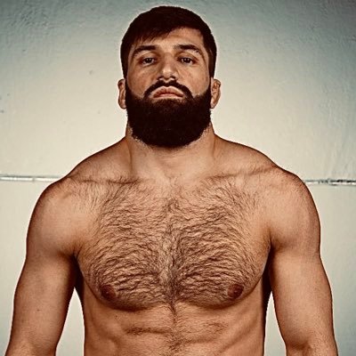 Pro MMA Fighter // Facebook et Instagram : Khamzat_borz_abaev_