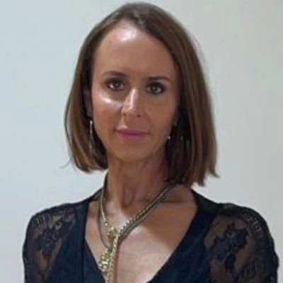 Wife, mother, daughter, favourite sister, 2nd favourite aunt, staunch friend, lawyer, Aus citizen, Queenslander!, longtime expat, Gen Xer, freedom lover