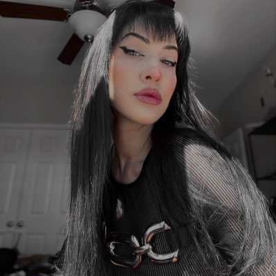 蛇 • I’d rather harvest your organs than outline your frame • artist, aquarius, morbid enthusiast •🐇🌿🦷🧠