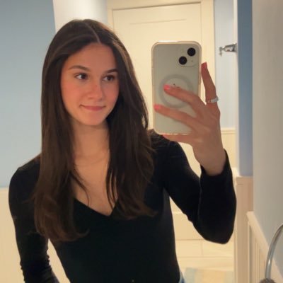 alexamillerr19's profile picture. 