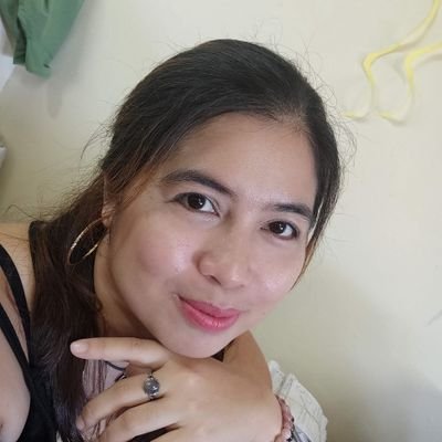 bellita0106's profile picture. am a goddess on her knees...