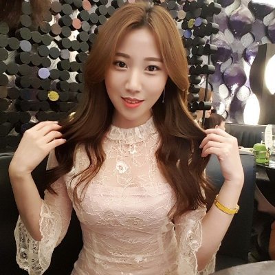 Moyna551112's profile picture. Sunflowers in darkness never wither.