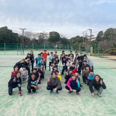 大阪大学で唯一のソフトテニスサークルです！🎾阪大、武庫女、金蘭など幅広く在籍しています。初心者から経験者まで誰でも大歓迎です！！平日毎日豊中キャンパスの第3テニスコート（理学部前コート)で活動しています！😙 質問箱はこちらから✉️ ▶︎  https://t.co/PKy1TglXqA