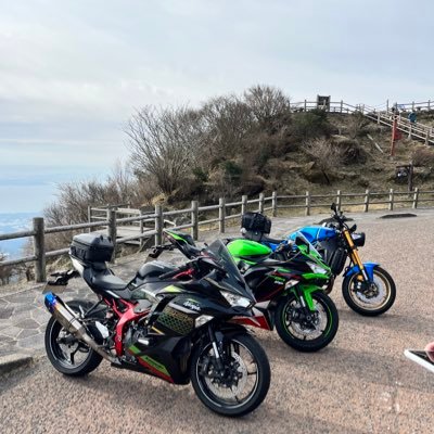 バイク:zx25r 車:エクストレイルT33