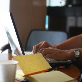 hub_for_balance's profile picture. 글 쓰는 사람입니다. 텍스트 소비중독자이기도 합니다. #korchild #연구연구소 연구워ㄴ