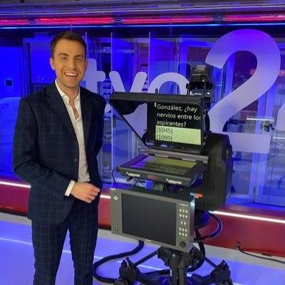 de Vigo. Cuento historias en @rtvenoticias. Aprendín no Telexornal de @G24Noticias