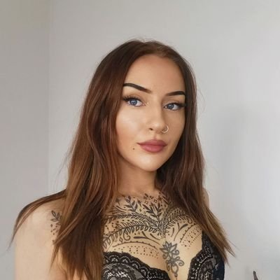 I'm baaaack! 🖤 Top 10% after 2 weeks of my return 🔥 Bi 🌈 DMs open to those that tribute £20