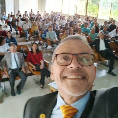 Abogado, Administrador, Profesor universitario, Especialista en tributos y políticas públicas y  doctorando en ciencias gerenciales. Padre, demócrata y luchador