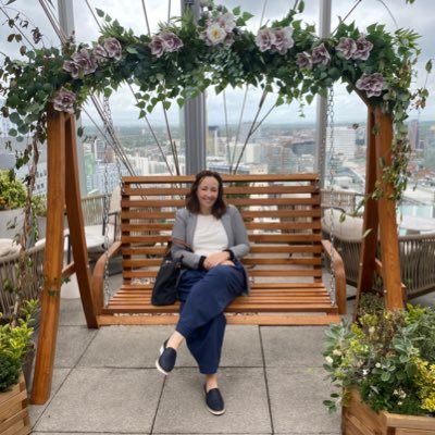 hollzo's profile picture. All things snow, SEN and vintage jewellery.