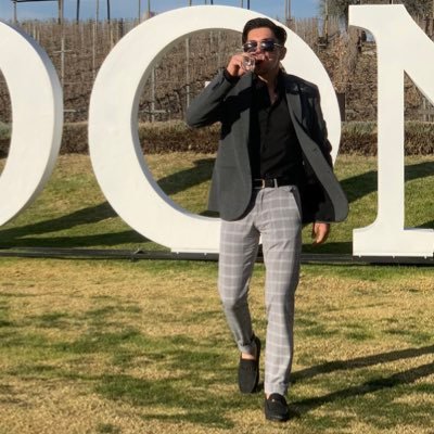 iOmarVega's profile picture. Valora lo que tienes, no lo que ya no tienes ♥️