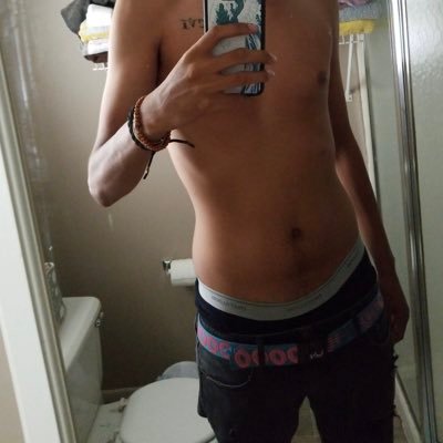 ➡️➡️18+ ONLY⬅️⬅️ I like em big. bi cis male 26. always horny. DMs open on Kik: mgrantly