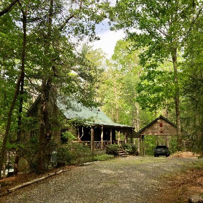 Rent 3 nights min. 3br 3ba + bunk house on 3.5 acres. So serene.  5 minutes from Helen, GA. Contact enrique.betancourt@aol.com 305-282-5110 $250/night.