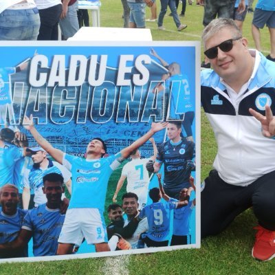 Papa de Sol y Flor, en pareja con Zuni yLaburante de siempre, La patria es el otro.
NO LE TEMO A LA MUERTE PORQUE EL CIELO ES CELESTE💙