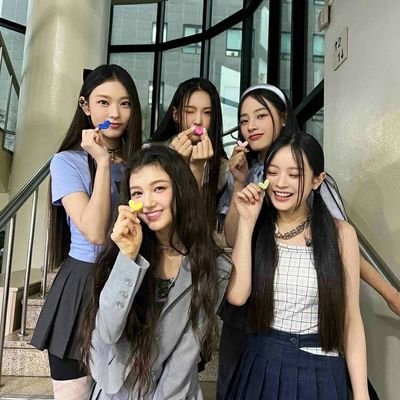 henlokitty19's profile picture. OH MY OH MY GOD