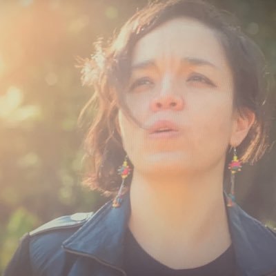 EsLeslieAguirre's profile picture. #Migrante (MX-CL-MX-USA) #VoiceOver #Journalist de @FESAragonUNAM. #Cantora De la Moctezuma en #NYC Creadora de @voiceoflesslie. Tomé té con Nicanor Parra.