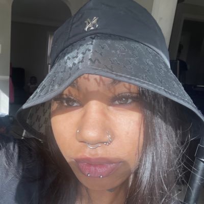 loveyouaround's profile picture. I got away !