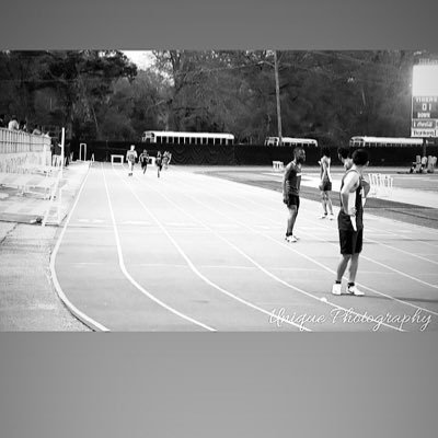 Class of 2027 ⭐️| Hattiesburg student 👨🏾‍🎓/Track & field\ 110H 19.43/ 300mh 44.87 : Contact: 6013371310 email traviskirksey110@gmail.com