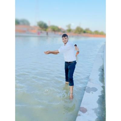 Rk_singh__'s profile picture. हो सकता है एक दिन तुम्हें जगाते जगाते हम ही सो जाए 
फिर भी याद रखना हम मिशाल थे हिन्दु को जगाने में.. 
🚩जय श्री राम🚩🙏🏻