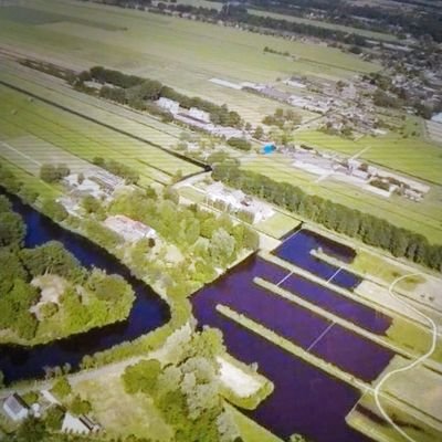 Geboren in Rotterdam.Getrouwd in 1977.Woont in Groenekan.Pensionada sinds okt 22.Vrijwilliger op de SEH en Trauma.Gek op katten.Oma van👧👦👧