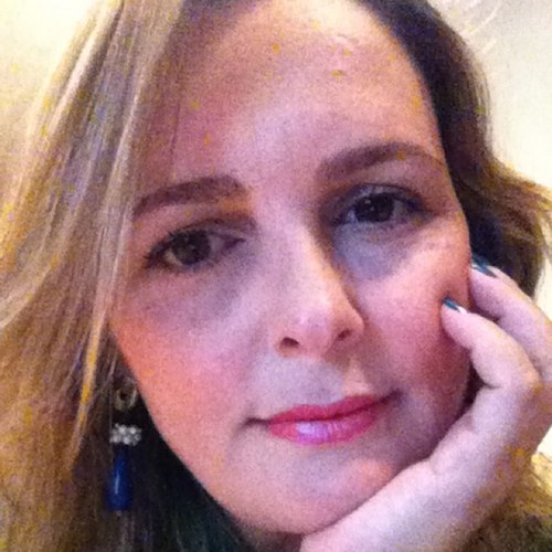 Frida_Martins's profile picture. Não nasci para ser explicada... Otimista, Romântica, Saltitante, Encantada pela vida... Apaixonada pela lua... Embalada pelo mar.