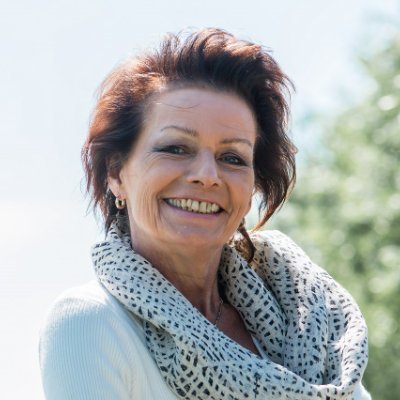 Eigenaar To-taal Communicatie, mede-eigenaar Uitgeverij Doornwater, (boek)marketeer, redacteur, literair agent, copywriter.