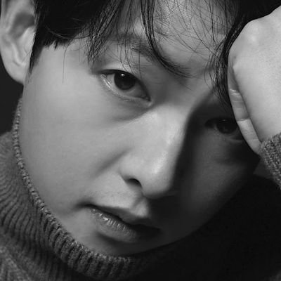 PARODY. (1985) A man who life with full power, have a charming personality, politely and growing with Ki Aile, his name is Song Joongki. #Hwaran #LohKiWan