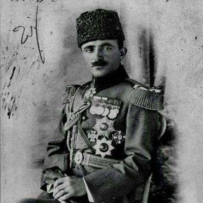 Fikir ve edebiyatın haşrolmasına adanmış bir ömür 🇹🇷🇹🇷
Hira dağı kadar müslüman, Tanrı dağları kadar Türk!