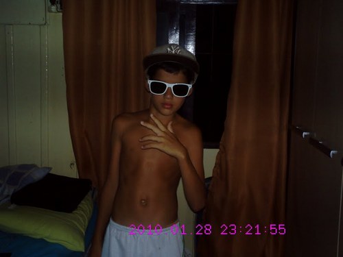 As piores loucuras são as mais sensatas alegrias,o que eu fiz hoje, deixei de heraça para aqueles que sonham em ser como eu:
LOUCO mas

FELIZ*-*$: