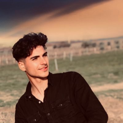 zidankurtak2's profile picture. Hayata Hiçbir’zaman Kafamızdaki Kadar Harikulade şeyler olmayacağını idrak edememiştim 🎈🍃🌙