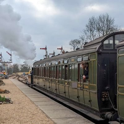 🚂 Train Service Manager
🚂 Volunteer Guard at @bluebellrailway
📷 Photographer
⚜ Scout Leader
All opinions expressed are my own.