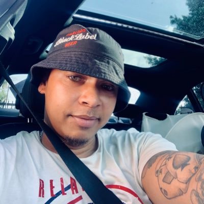 i give 24hrs to fb,If u love to talk kak follow me i follow back..im changing my name to Piel Van De Koek Eeter😂Beemer die hard till i die🤞