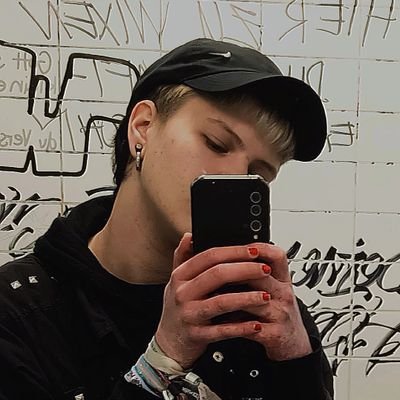 I love ass. - he/him  • 19 • ☭ • 🏳️‍🌈 • vegan |
@lucysweirdplace No. 1 simp | member of the council of cuteness und königliche Süßheit |
Privat: @homoPrivat