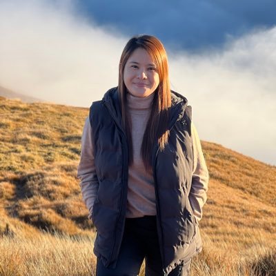 mhelows's profile picture. 