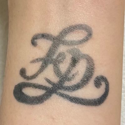 fcpjazzbourbon's profile picture. 🎹🎻🥁 foxcaptureplanの虜 💕bohemianvoodoo大好きー🎶イオリさん×森田さんも✨❤︎楠本まき信者❤︎酒クズ🍻🍶🍷