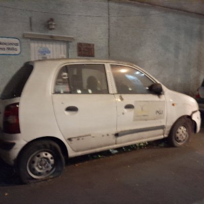 Denuncia ese auto abandonado, taggeanos y también a tus autoridades locales, describe Alcaldia, Colonia, calle y # modelo y placa + foto y da RT a otra denuncia