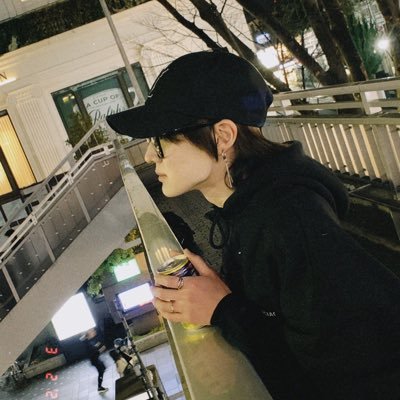 ryo_12230's profile picture. 23歳。本業は東京でフォトグラファーやってます。Instagramフォロワー数5.6万人のサブ垢です。 主にデスク周りの写真を載せていきます。