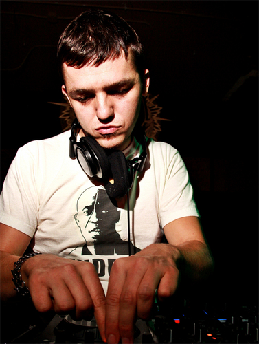 D POETICA is a Portland Oregon based Producer-slash-DJ and he plays slaps influenced by electronic and hip hop.