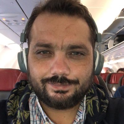 Gamer de pasion, Ingeniero de profesion. Agilidad mental, cuestionamiento de la razon y creatividad. Esposo de Giselle, padre de Simón y Emilia.