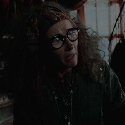 ❝ Hoy... antes de la medianoche... el vasallo... 𝙞𝙧𝙖́... 𝙖 𝙧𝙚𝙪𝙣𝙞𝙧𝙨𝙚... 𝙘𝙤𝙣 𝙨𝙪 𝙖𝙢𝙤... ❞ Basado en la tercera generación de hp.