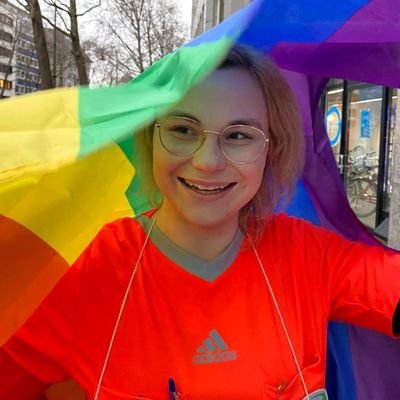 22 Jahre alt/
Politikerin CDU, JU, LSU, EAK/
aus Mülheim an der Ruhr/ mtf-Transgender🏳️‍⚧/
BVB-Fan 🖤💛/
Schiedsrichterin und 2. Vorsitzende beim SV Heissen