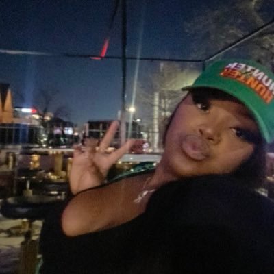 Goldenkay10's profile picture. LVRGRL 💋