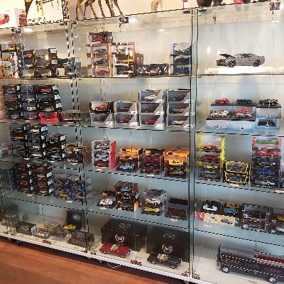 DAARZO Modelcars carries a wide range of model cars, scale models and miniatures of various car brands and manufacturers.