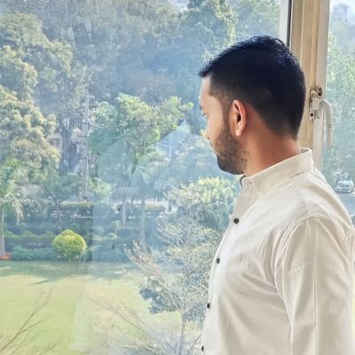 चुप🤫 रहता हूं यानी रिश्तों का मान रखता हूं ,
वरना मैं भी हर लहजे की पहचान रखता हूं !!