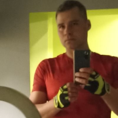 Interesuje mnie polityka międzynarodowa, historia, lotnictwo wojskowe, sport i jeszcze kilka zagadnień nauki i sztuki 😁 🇪🇺