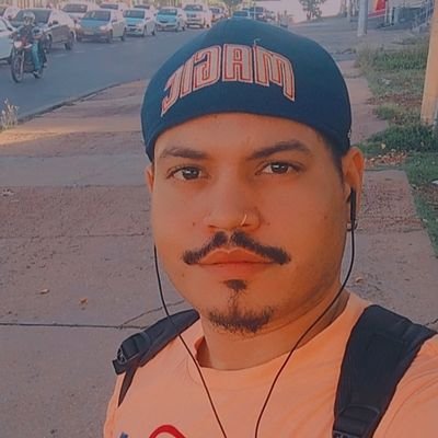 Estou a procura do novo, conhecer estilos, pessoas e lugares q nem imaginava. Bora fazer amizade add ae e chama no direct, garanto um bom papo e boas risadas.