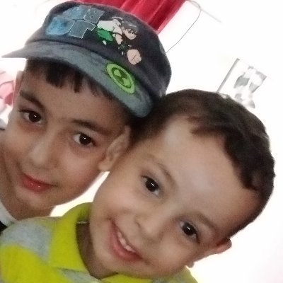 أستمتع بالحياة بقدر ما تستمتع هي نفسها بوجودي، فأشاغبها مرة وتشاغبني مرات